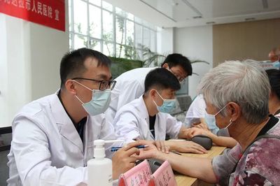 兵地大融合，健康共守護——名中醫大型義診活動在可克達拉市人民醫院圓滿舉行